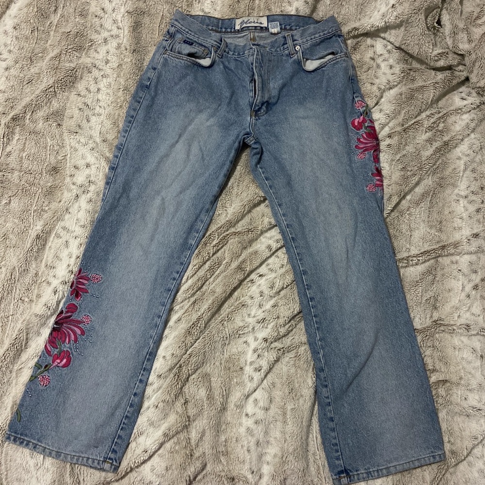 The most cute embroidered Express Jeans 🌸🌺